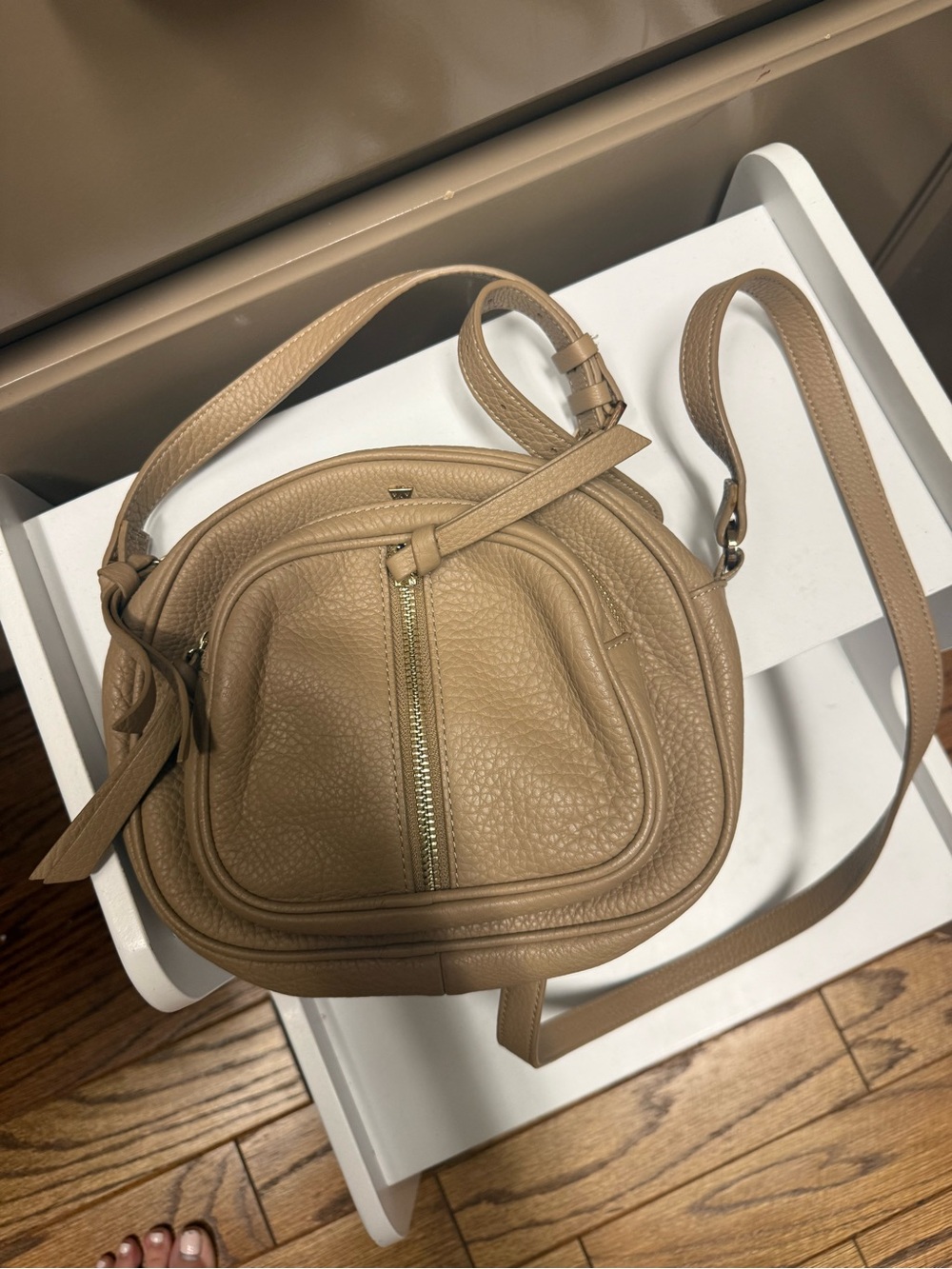 Kelly Wynne Leather Crossbody Bag in Tan - Women's Shoulder Bag